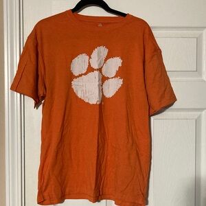 ⭐️⭐️ Clemson T-Shirt with White Paw Print - size XL